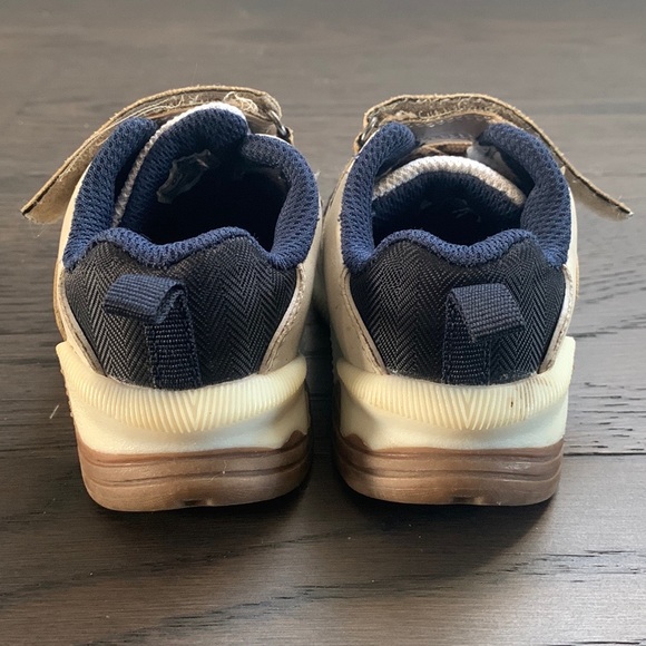 Osh Kosh Sneakers - Picture 5 of 10